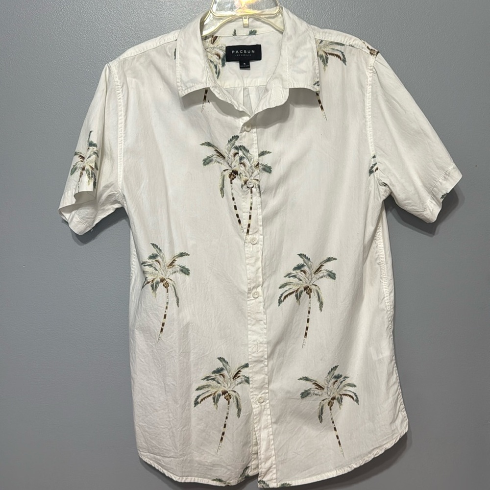 PacSun short sleeved men’s button down shirt